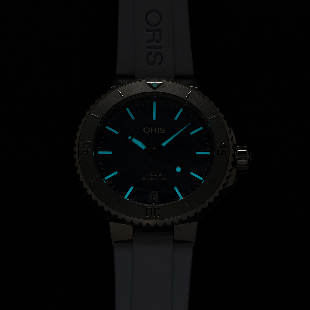 Oris Aquis Date in Blue with Blue Rubber Dial 4